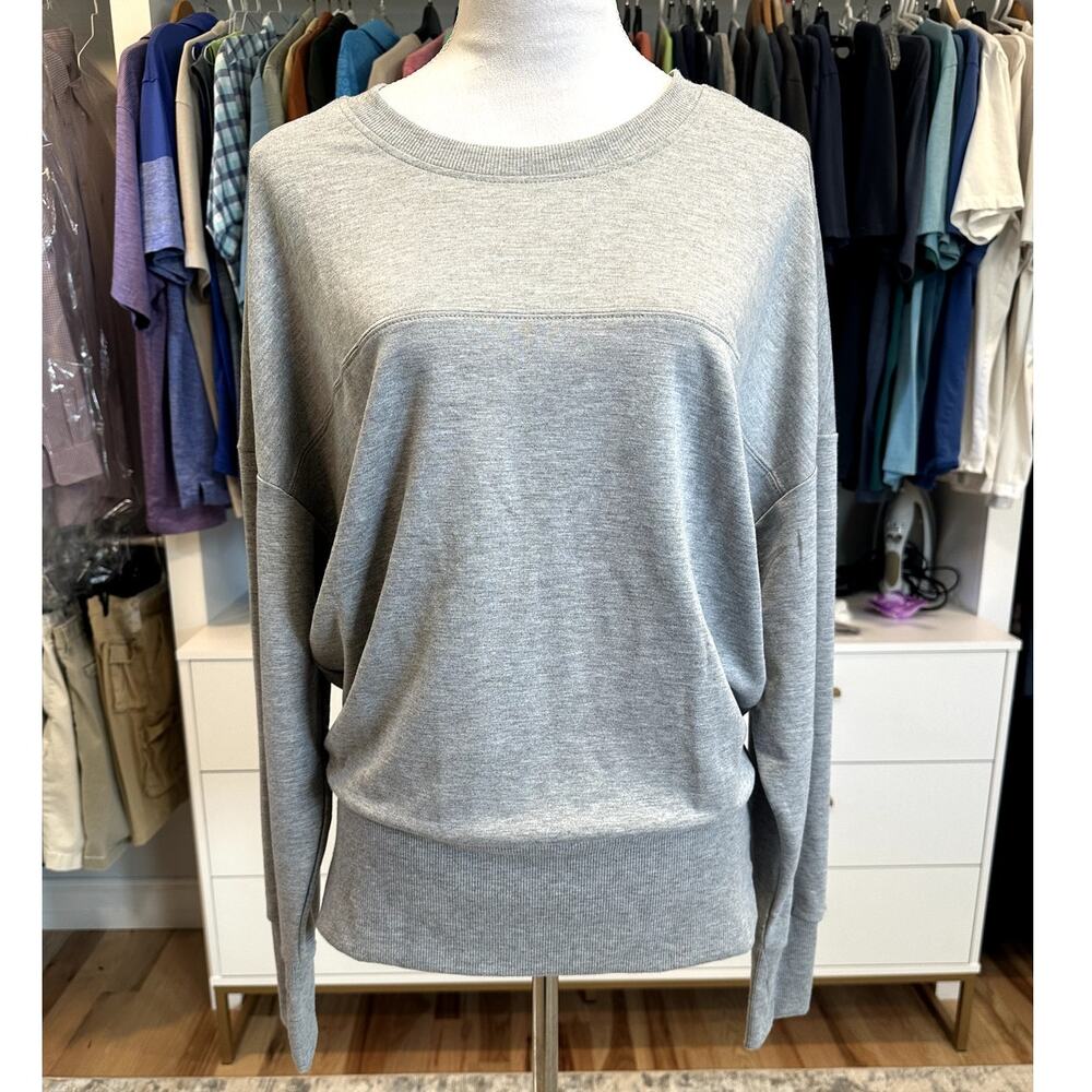 Tahari Sport Women's Gray Relaxed Fit Long Sleeve Athleisure Top M Thumb Holes